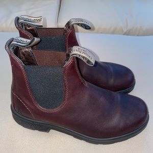 US 8.5 Blundstone Chelsea boot